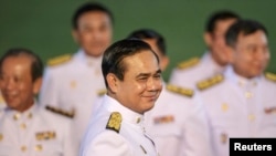 Thailand's Prime Minister Prayuth Chan-ocha and his cabinet complete a photo session after meeting with King Bhumibol Adulyadej in Bangkok Sept. 4, 2014.