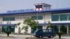 Bò tót xâm nhập sân bay Phú Bài