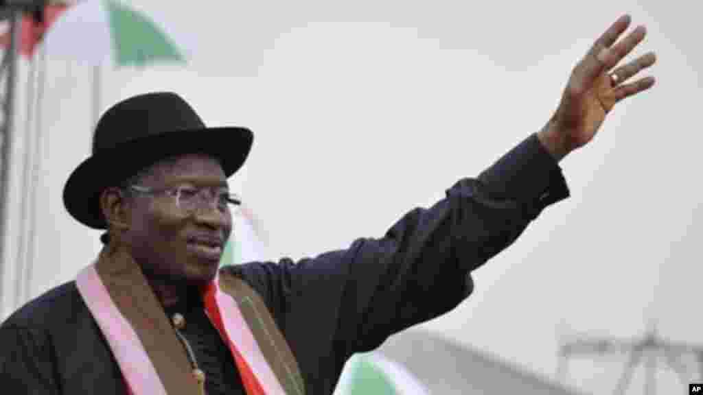 Shugaban Najeriya, Goodluck Jonathan, a yau talata ya bayana aniyarsa, na neman tsayawa takarar neman shugabanci kasa, a inuwar, jamiyarsa ta PDP a Abuja, babban birnin tarayyar Najeriya, 11 ga Nuwamba 2014.