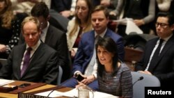 Nikki Haley embajadora de EE.UU. ante las Naciones Unidas durante una reunión del Consejo de Seguridad por un presunto ataque químico en Siria. Abril 9 de 2018. 