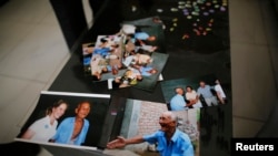 一名曾被迫在日本充当劳工的中国老人（译音）的照片。（2014年4月28日）