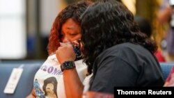 Tamika Palmer, the mother of Breonna Taylor, is comforted by family during a news conference announcing a $12 million civil settlement between the estate of Breonna Taylor and the City of Lousiville, in Louisville, Kentucky, U.S., September 15, 2020. 