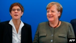 The leader of the Christian Democratic Union (CDU) Annegret Kramp-Karrenbauer (L) and German Chancellor Angela Merkel pose prior to their party's leadership meeting on February 24, 2020 at the CDU headquarters in Berlin.