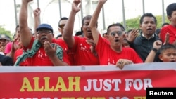 Người Hồi giáo biểu tình bên ngoài Tòa án ở Putrajaya, ngày 14/10/2013