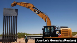 Los recursos también se destinarán a instalar iluminación y construir caminos en las zonas donde se construya la valla tanto en Arizona como en El Paso, Texas.