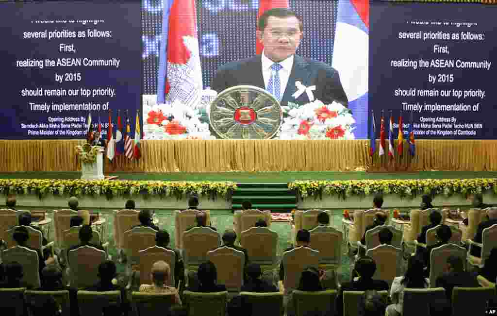 Cambodia's Prime Minister Hun Sen delivers his opening remarks for the 21st Association of Southeast Asian Nations, or ASEAN, Summit in Phnom Penh, Cambodia, Sunday, Nov. 18, 2012. (AP Photo/Vincent Thian)