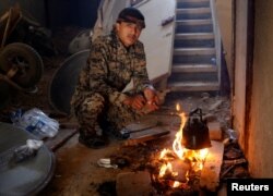 A Syrian Democratic Forces (SDF) fighter prepares tea in house in Raqqa, Syria, June 27, 2017.