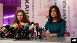 Mariya Alyoxina va Nadejda Tolokonnikova fuqarolik jamiyatining himoyasi, qamoqdagi sharoitni yaxshilash yo’lida kurashish istagini bildirmoqda.