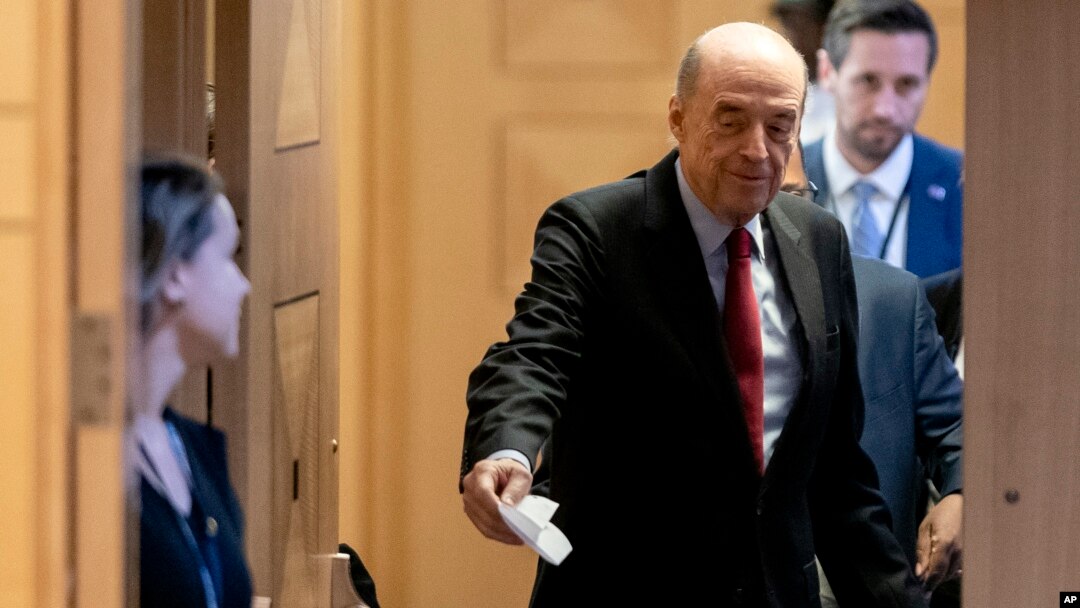 ARCHIVO - El ministro de Relaciones Exteriores de Colombia, Álvaro Leyva, llega al Diálogo de Alto Nivel entre Estados Unidos y Colombia en el Departamento de Estado en Washington, el 27 de marzo de 2023. 