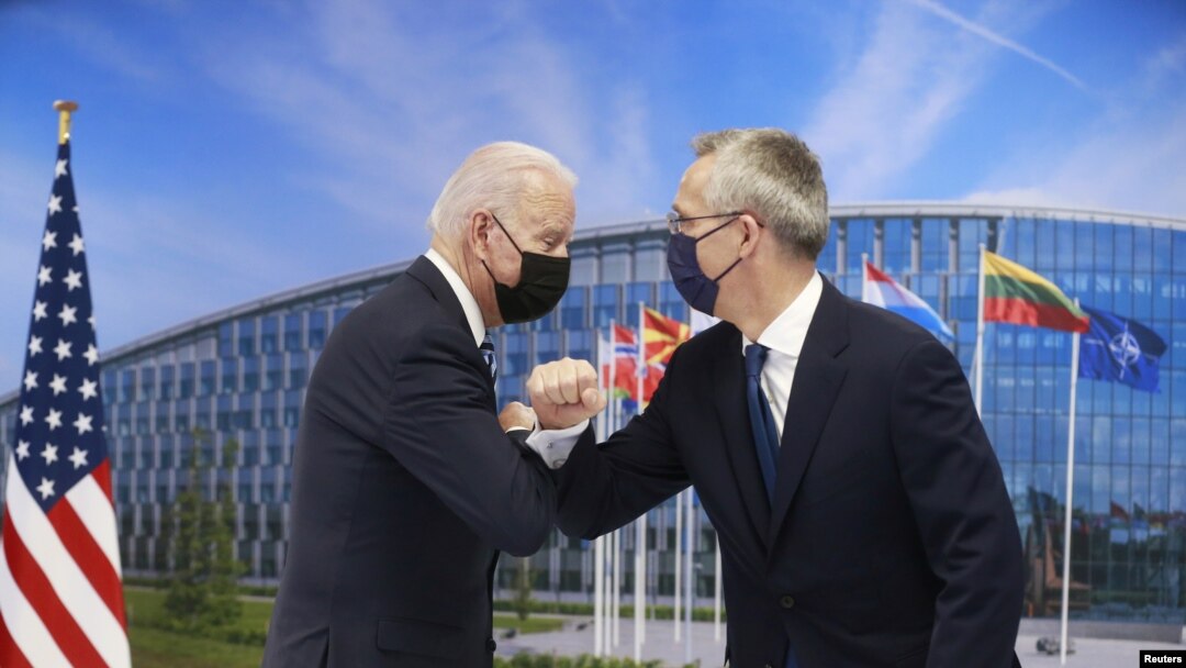 Prezida wa Reta Zunze Ubumwe z'Amerika Joe Biden kumwe n'umunyamabanga wa OTAN, Jens Stoltenberg