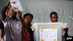 FILE - Pollling officials distinguish votes between Hutus and Tutsis in Burundi's capital, Bujumbura, July 28, 2010. 