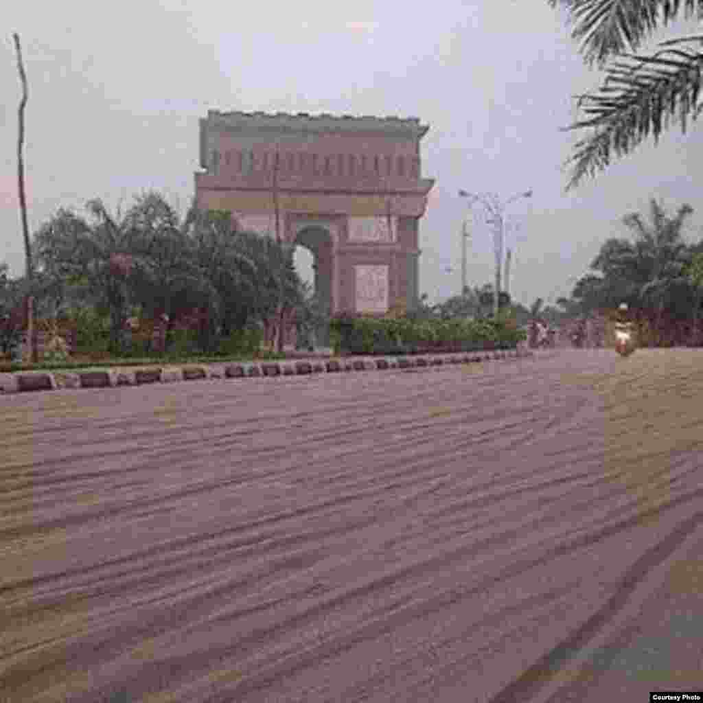 Monumen Simpang Lima, Gumul, Kediri. Foto kiriman Selvy Alfiana.