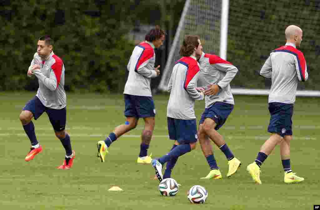 The United States' Clint Dempsey works out during a training session in Sao Paulo, Brazil, June 20, 2014.