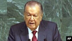 Former Venezuelan President Rafael Caldera (1998 file photo)