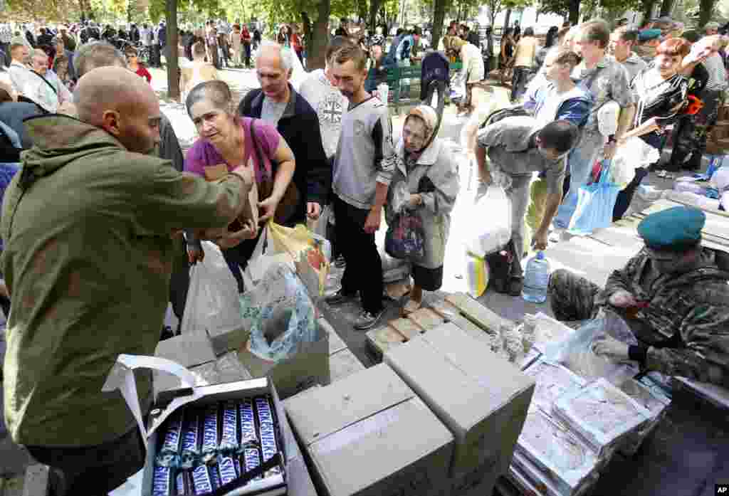 Volunteers share food and water for residents in the city of Luhansk, eastern Ukraine, Sept. 14, 2014