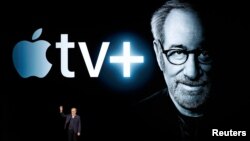 Apple hizo el anuncio en su sede en Cupertino, California, en un evento al que asistieron celebridades como Steven Spielberg, Jennifer Anniston, Reese Witherspoon y Steve Carell.