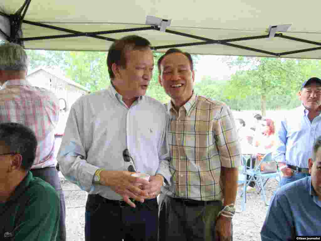 ພວມ​ລົມ​ຄວາມ​ເກົ່າ ເລົ່າ​ຄວາມ​ຫຼັງ​ກັນ