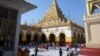 Biara Mahamuni di Mandalay menjadi magnet bagi peziarah dari seluruh Myanmar, 4 November 2017. (Foto: AP)