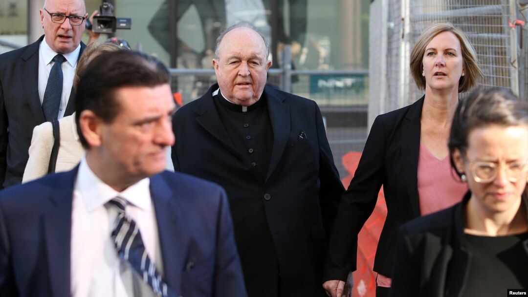Uskup Agung Philip Wilson tiba di Pengadilan Negeri Newcastle di Newcastle, Australia, 22 Mei 2018. 
