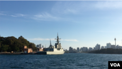 澳大利亞一艘軍艦停靠在悉尼港。