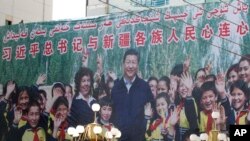 时事大家谈：新疆官员为“再教育营”辩护，为何全球不买账？