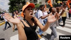 Opposition supporters take part in a rally to demand a referendum to remove Venezuela's President Nicolas Maduro, in Caracas, Venezuela, Sept.16, 2016. 