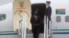 Le président sud-africain Cyril Ramaphosa arrive à l'aéroport de Cornwall Newquay pour le sommet du G7 à Carbis Bay, Cornwall, Grande-Bretagne, le 11 juin 2021.