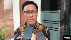 Ahli Geofisika dari Institut Teknologi Bandung, Teuku Abdullah Sanny saat hadir di Pengadilan Tata Usaha Negeri (PTUN) Medan dalam sidang gugatan WALHI Sumut terhadap perizinan lingkungan pembangunan PLTA Batang Toru, Senin (7/1). (Foto: VOA/Anugrah)