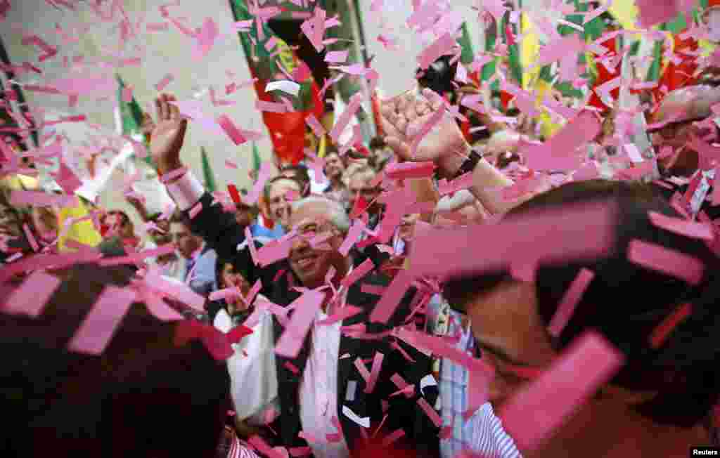 Antonio Costa (C), leader of the opposition Socialist party (PS), attends an election campaign event in Lisbon, Portugal. The country will hold its general election on October 4.