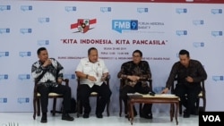 (ki-ka): Kepala Subdirektorat Kontrapropaganda BNPT Kolonel TNI Sujatmiko, Sekretaris Deputi Bidang Koordinasi Kesatuan Bangsa Kemenkopolhukam Brigjen Pol Mamboyng, Plt BPIP Hariyono, Moderator dalam acara Diskusi Forum Merdeka Barat 9, di Jakarta, Selas