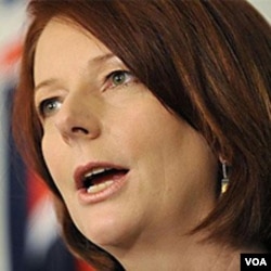 Julia Gillard mengisyaratkan untuk melakukan kompromi mengenai pajak pertambangan di Australia.