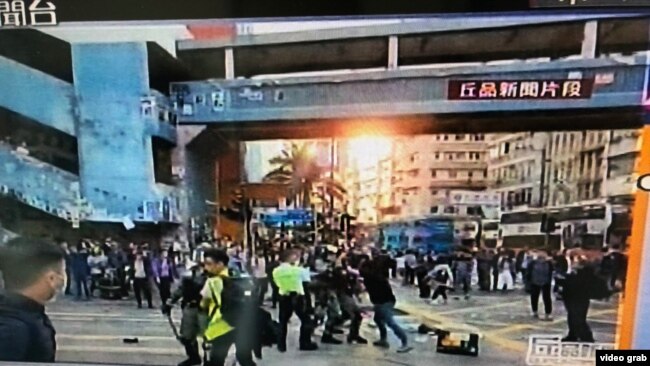 香港示威者在西灣河遭警察開槍中彈(香港有線電視畫面)