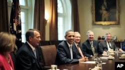 US President Barack Obama (C) conducts a meeting with congressional leadership on deficit reduction in the Cabinet Room of the White House in Washington, July 13, 2011