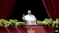 El papa Francisco durante su discurso del Domingo de Pascua en el Vaticano, el domingo, 1 de abril, de 2018.