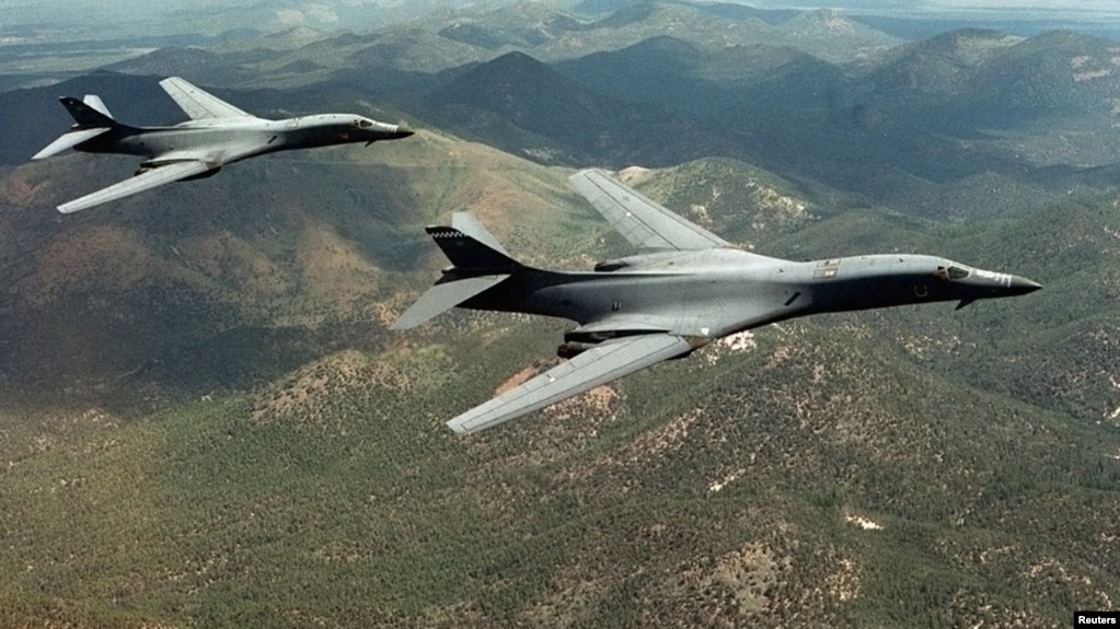 Dos bombarderos B-1B Lancers volaron desde Guam para realizar ejercicios de entrenamiento con las fuerzas aéreas de Corea del Sur y Japón.