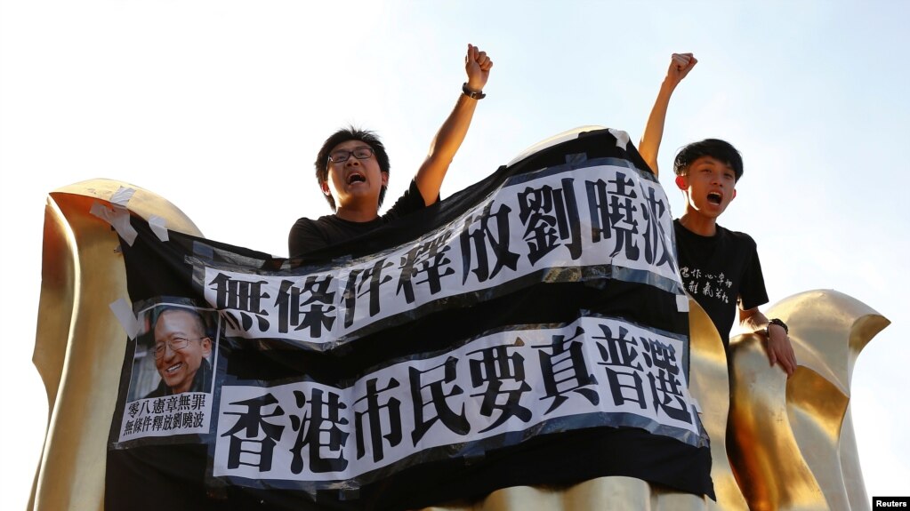 要求实现真普选的示威者周三在金紫荆广场内示威