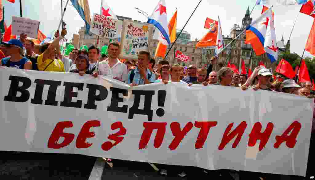 Protesters carry a banner reading, "Russia Go Forward without Putin" in Moscow. (AP)