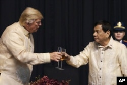 U.S. President Donald Trump toasts with Philippines President Rodrigo Duterte during the gala dinner marking ASEAN's 50th anniversary in Manila, Nov. 12, 2017.