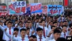 Dân Triều Tiên tụ tập tại quảng trường Kim Il Sung để dự một cuộc tuần hành chống Mỹ vào ngày 23/9/2017, ở Bình Nhưỡng. 