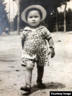 1972年生于天津的矢板明夫，父亲是第二次世界大战日本遗孤