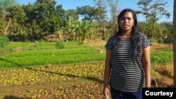 Yunita Baitanu, penyandang disabilitas fisik warga kelurahan Penkase-Oeleta, Kecamatan Alak, kota kupang, Nusa Tenggara Timur. Selasa (20/4/2021) (Foto: GARAMIN NTT)