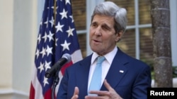 U.S. Secretary of State John Kerry speaks to members of the media in Phnom Penh, Cambodia, Jan. 26, 2016. 