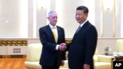 中国国家主席习近平接见来访的美国国防部长马蒂斯(2018年6月28日)