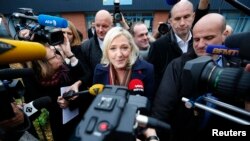 Marine Le Pen, pemimpin Front Nasional berbicara pada pers di Nord-Pas-de-Calais-Picardie (Foto: dok.)