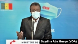 Dr Abdoulaye Bousso, directeur du Centre des opérations d'urgence sanitaire, le 9 juin 2020. (VOA/Seydina Aba Gueye)