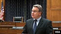 Ông Smith bày tỏ hy vọng và lạc quan với VOA Việt Ngữ rằng dự luật lần này sẽ qua được Thượng viện.