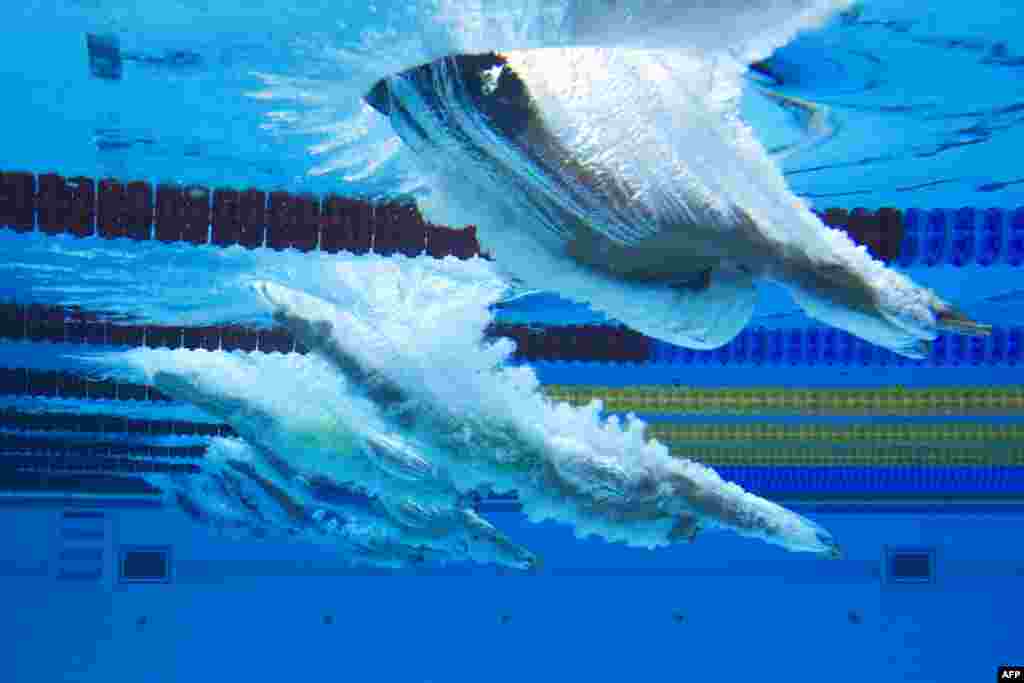 Swimmers dive in the Men&#39;s Swimming 100m Breaststroke event during the Baku 2017 4th Islamic Solidarity Games at the Baku Aquatic Center, Azerbaijan.