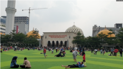Masjid Raya Bandung Jawa Barat pada Juni 2019. (VOA/Rio Tuasikal)