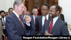 Ronald Reagan e Samora Machel