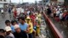 Filipino-amerikanët ndihmojnë viktimat e tajfunit Haiyan